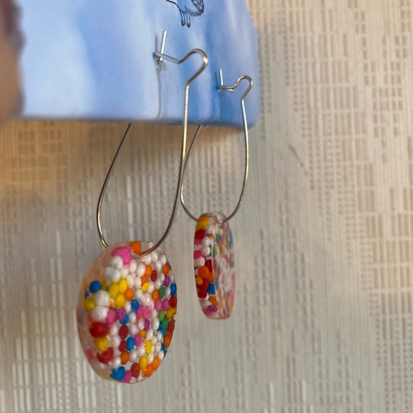 HANDMADE🙋🏻♀️🍩Dangle Earrings w/ Charm! - Picture 13 of 15